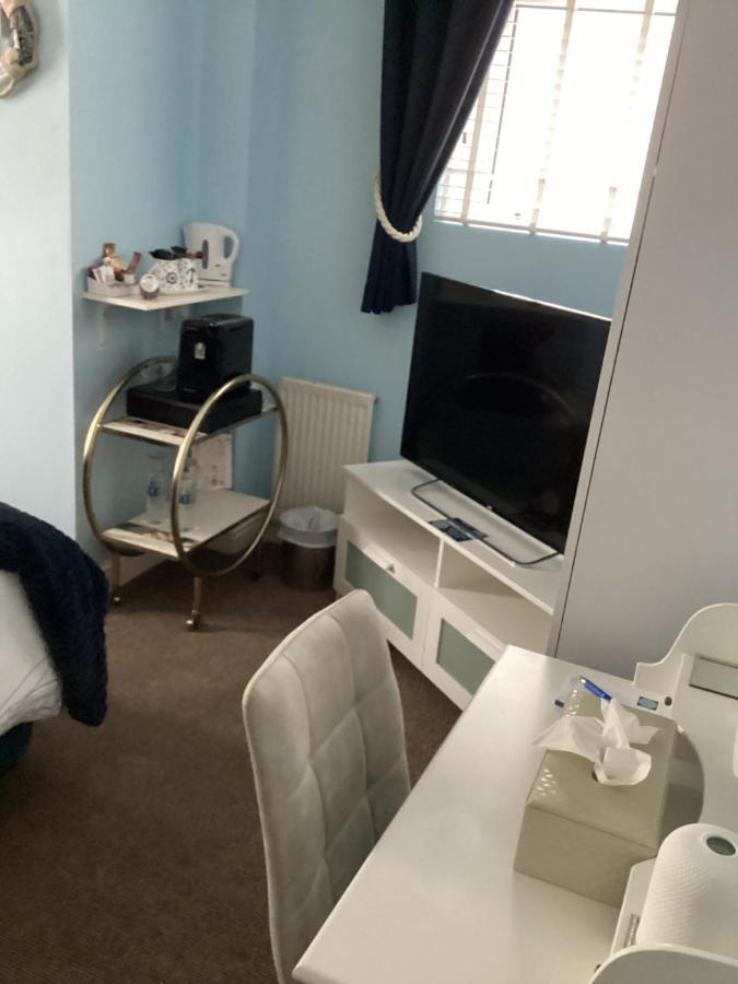 By The Seaside Bed & Breakfast Blackpool Exterior foto