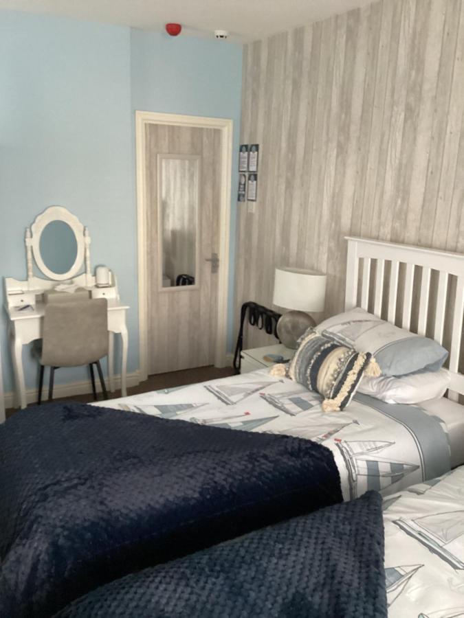 By The Seaside Bed & Breakfast Blackpool Exterior foto