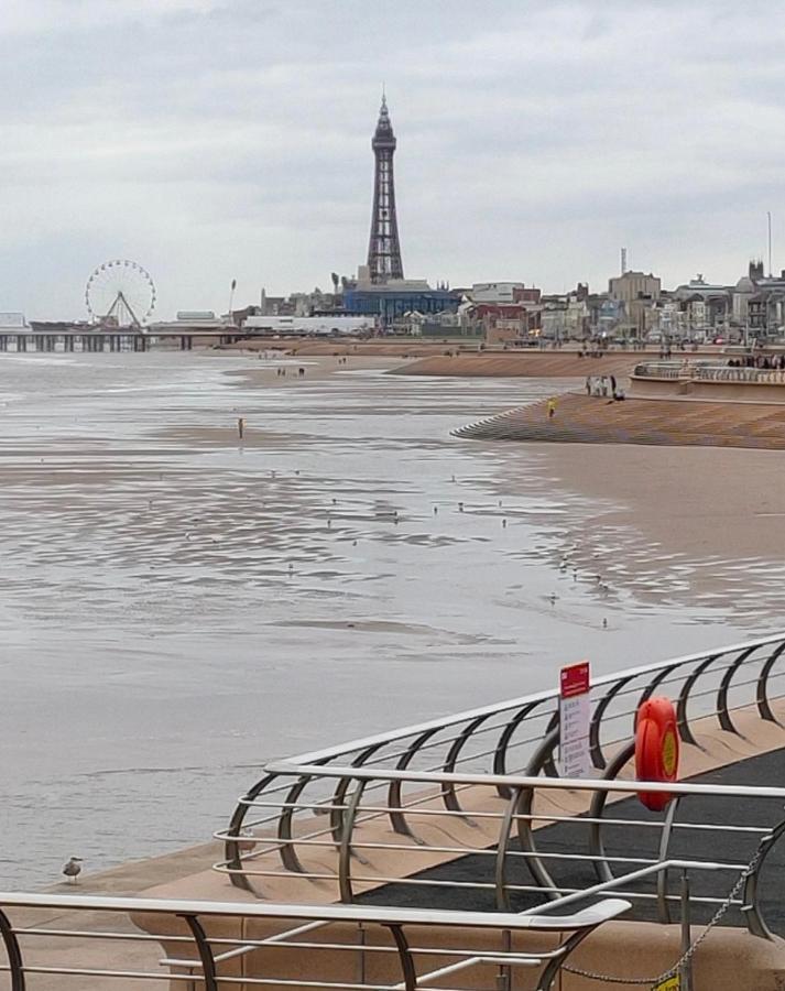 By The Seaside Bed & Breakfast Blackpool Exterior foto