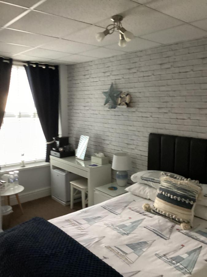 By The Seaside Bed & Breakfast Blackpool Exterior foto